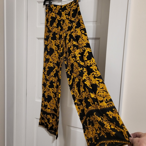 Beautiful Worn Once Pair of Highwaisted   Wide Legged Scarf Pants XS - Picture 1 of 6